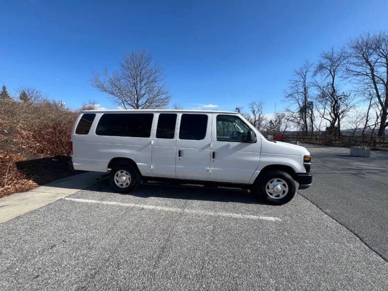 2013 Ford E350 XL Passenger Van - Image 6 2013 Ford E350 XL Passenger Van - Image 6