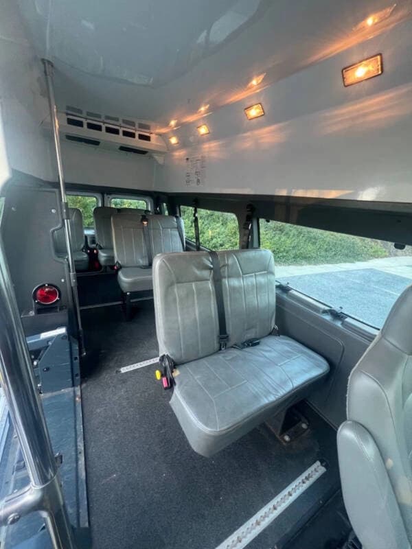 2012 Ford E350 SD ADA Passenger Van - Image 11 2012 Ford E350 SD ADA Passenger Van - Image 11