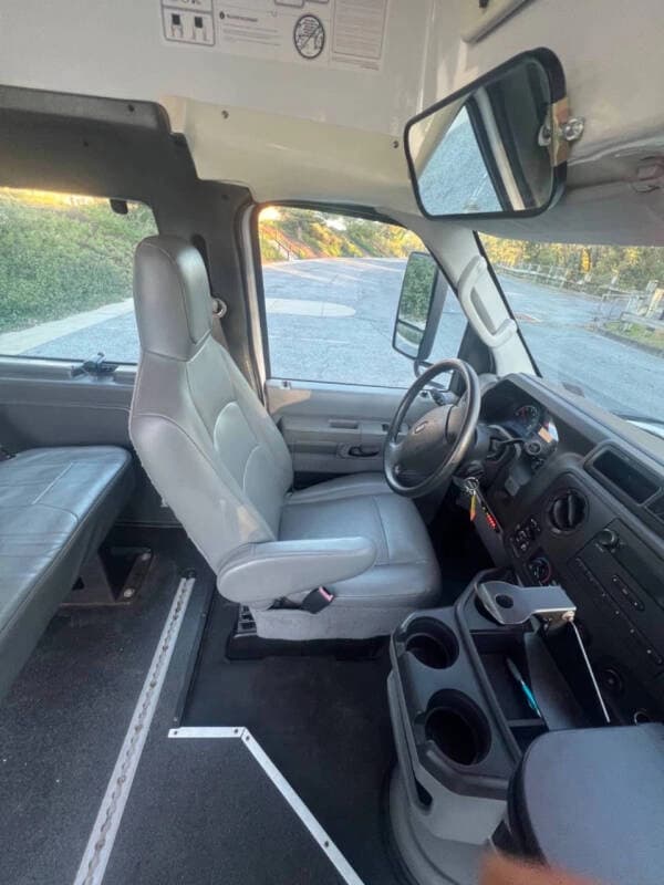 2012 Ford E350 SD ADA Passenger Van - Image 12 2012 Ford E350 SD ADA Passenger Van - Image 12