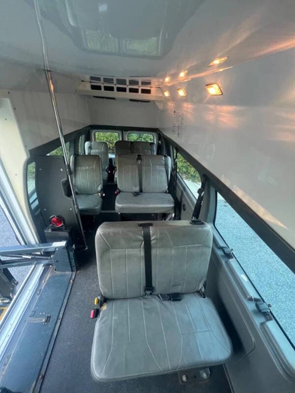 2012 Ford E350 SD ADA Passenger Van - Image 15 2012 Ford E350 SD ADA Passenger Van - Image 15