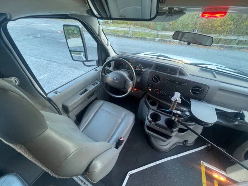 2012 Ford E350 SD ADA Passenger Van - Image 17 2012 Ford E350 SD ADA Passenger Van - Image 17