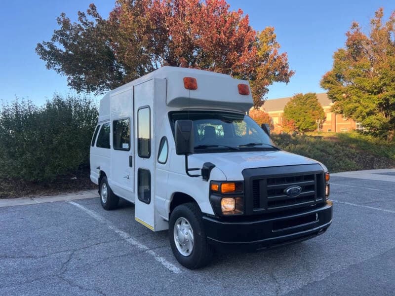 2012 Ford E-350 SD bus 2012 Ford E-350 SD bus