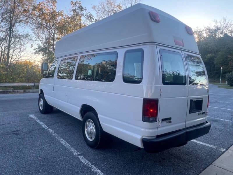 2012 Ford E350 SD ADA Passenger Van - Image 5 2012 Ford E350 SD ADA Passenger Van - Image 5