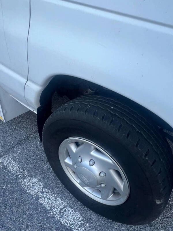 2012 Ford E350 SD ADA Passenger Van - Image 8 2012 Ford E350 SD ADA Passenger Van - Image 8