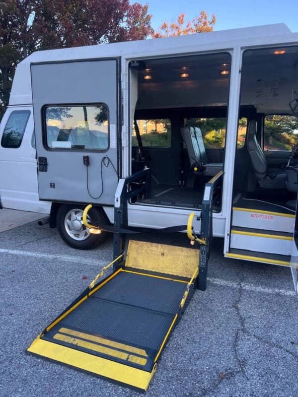 2012 Ford E350 SD ADA Passenger Van - Image 10 2012 Ford E350 SD ADA Passenger Van - Image 10