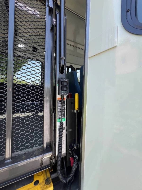 2017 Ford E450 ADA Shuttle Bus - Image 11 2017 Ford E450 ADA Shuttle Bus - Image 11