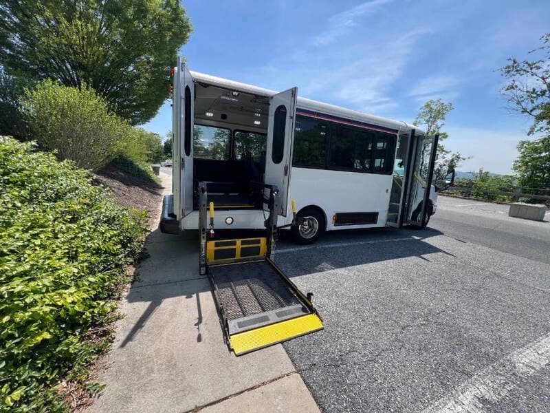 2017 Ford E450 ADA Shuttle Bus - Image 8 2017 Ford E450 ADA Shuttle Bus - Image 8