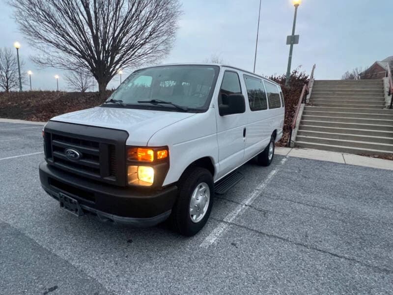 2014 Ford E350 SD XL Passenger Van - Image 2 2014 Ford E350 SD XL Passenger Van - Image 2