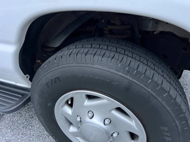 2014 Ford E350 SD XL Passenger Van - Image 10 2014 Ford E350 SD XL Passenger Van - Image 10