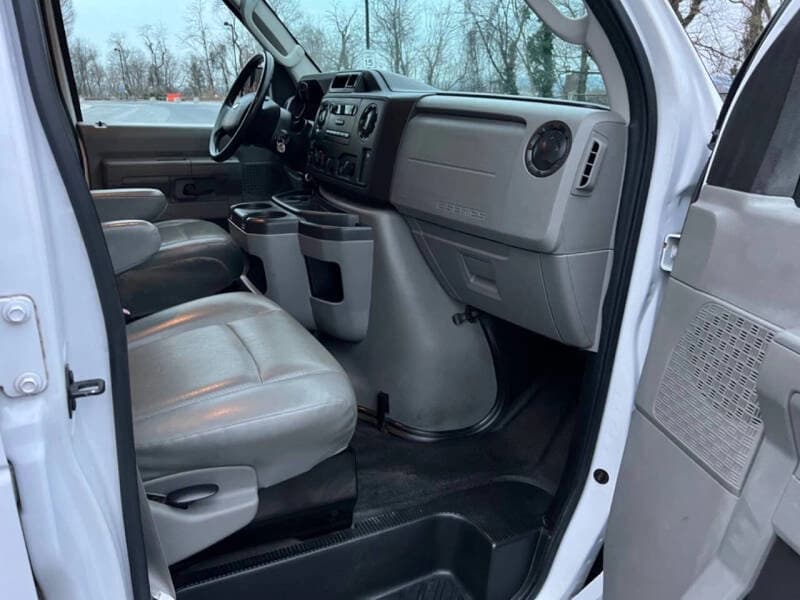 2014 Ford E350 SD XL Passenger Van - Image 11 2014 Ford E350 SD XL Passenger Van - Image 11