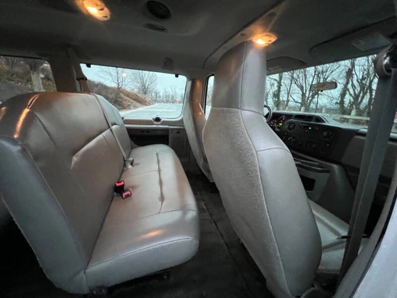 2014 Ford E350 SD XL Passenger Van - Image 14 2014 Ford E350 SD XL Passenger Van - Image 14