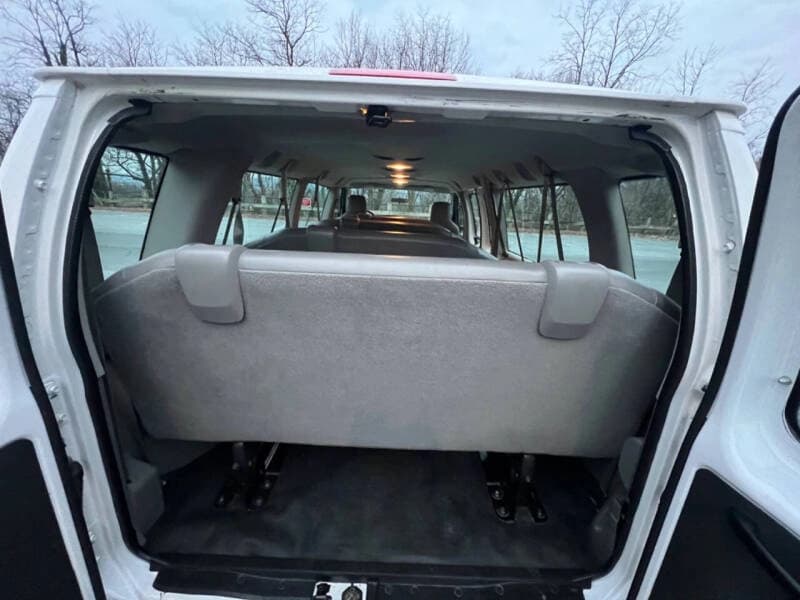 2014 Ford E350 SD XL Passenger Van - Image 15 2014 Ford E350 SD XL Passenger Van - Image 15