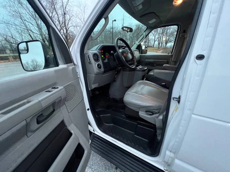 2014 Ford E350 SD XL Passenger Van - Image 17 2014 Ford E350 SD XL Passenger Van - Image 17
