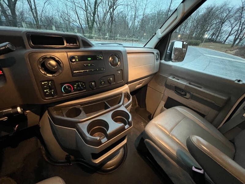 2014 Ford E350 SD XL Passenger Van - Image 19 2014 Ford E350 SD XL Passenger Van - Image 19