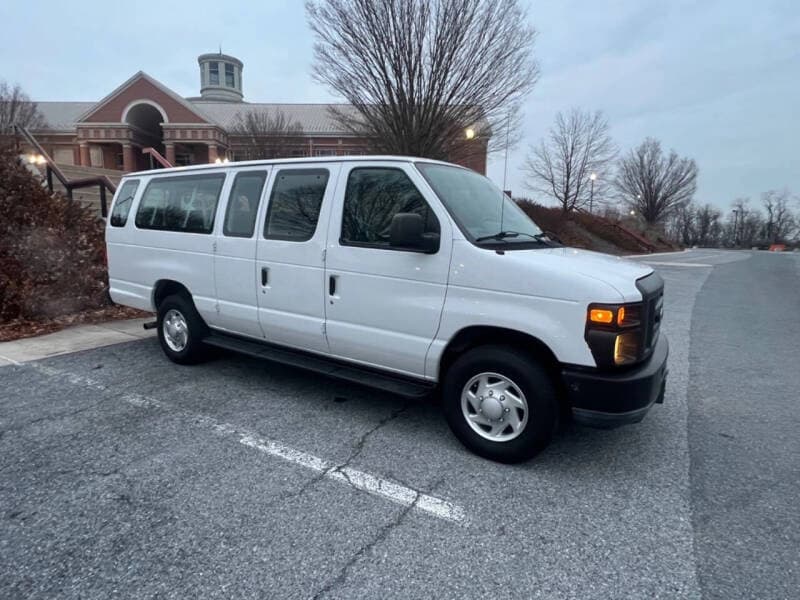 2014 Ford E350 SD XL Passenger Van - Image 3 2014 Ford E350 SD XL Passenger Van - Image 3