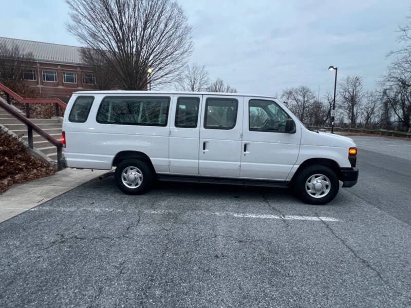 2014 Ford E350 SD XL Passenger Van - Image 4 2014 Ford E350 SD XL Passenger Van - Image 4