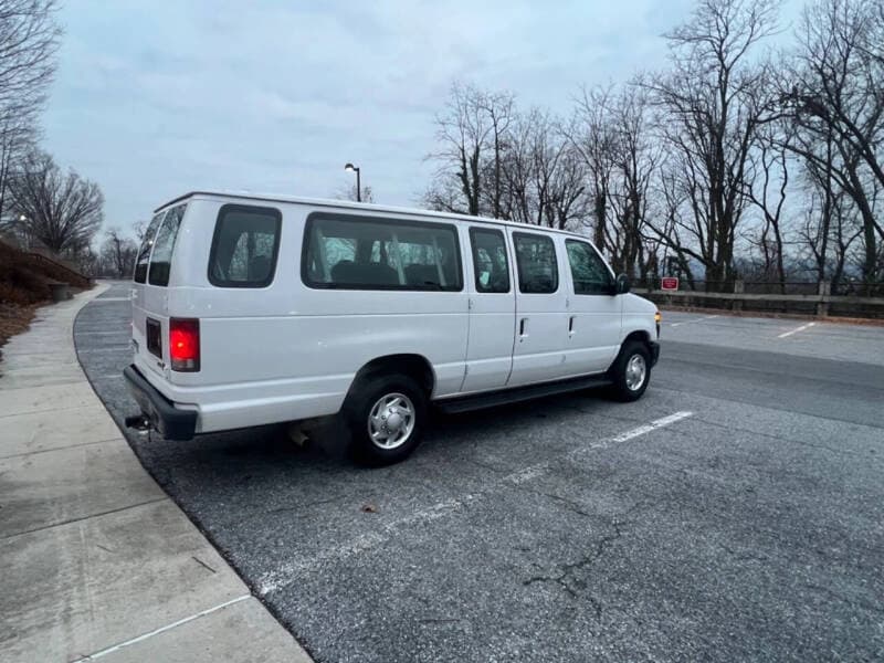 2014 Ford E350 SD XL Passenger Van - Image 5 2014 Ford E350 SD XL Passenger Van - Image 5