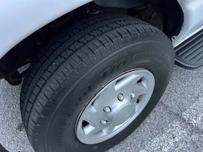 2014 Ford E350 SD XL Passenger Van - Image 9 2014 Ford E350 SD XL Passenger Van - Image 9