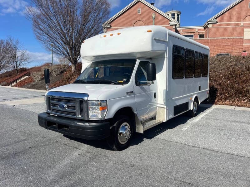 2018 Ford E-450 bus 2018 Ford E-450 bus