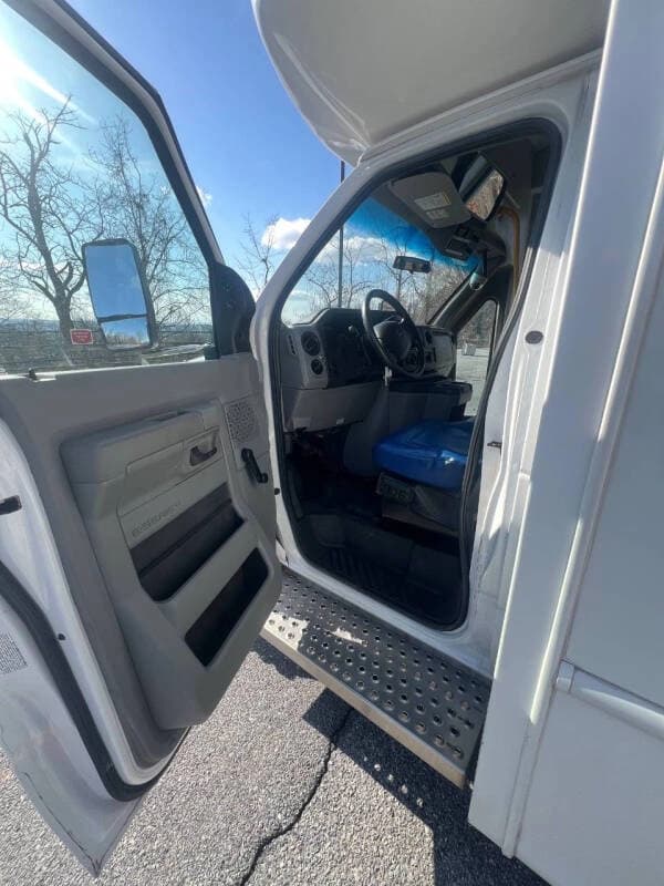 2018 Ford E450 ADA Shuttle - Image 13 2018 Ford E450 ADA Shuttle - Image 13