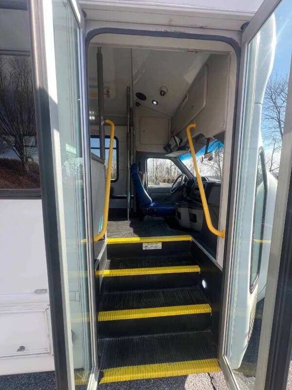 2018 Ford E450 ADA Shuttle - Image 16 2018 Ford E450 ADA Shuttle - Image 16