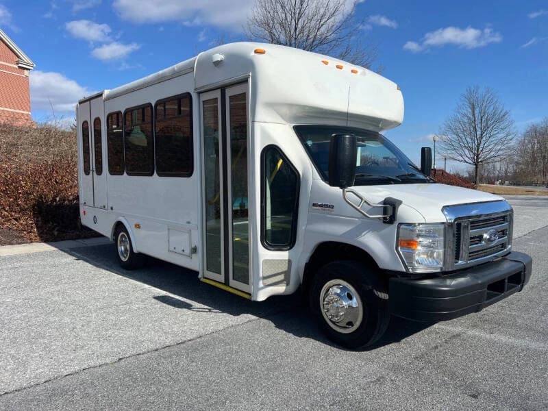 2018 Ford E450 ADA Shuttle - Image 5 2018 Ford E450 ADA Shuttle - Image 5