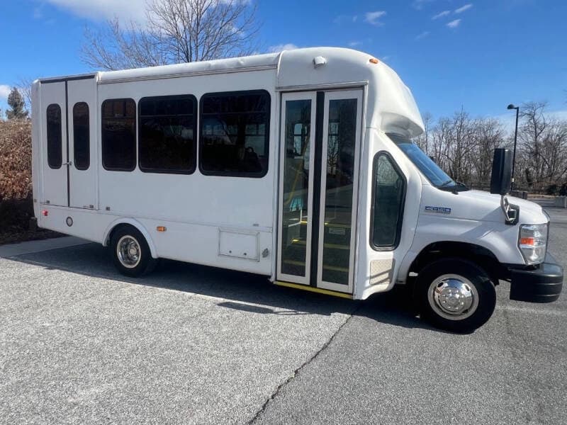 2018 Ford E450 ADA Shuttle - Image 6 2018 Ford E450 ADA Shuttle - Image 6
