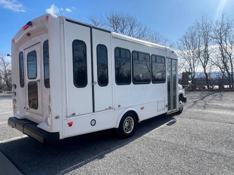 2018 Ford E450 ADA Shuttle - Image 7 2018 Ford E450 ADA Shuttle - Image 7