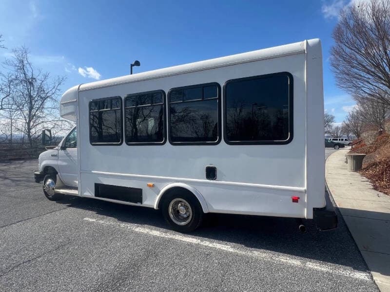 2018 Ford E450 ADA Shuttle - Image 10 2018 Ford E450 ADA Shuttle - Image 10