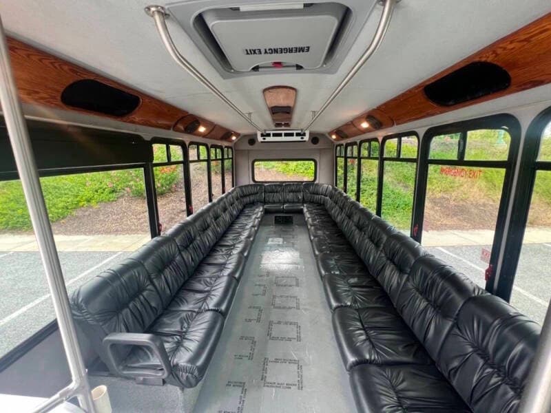 2015 Ford E450 Shuttle Bus - Image 11 2015 Ford E450 Shuttle Bus - Image 11