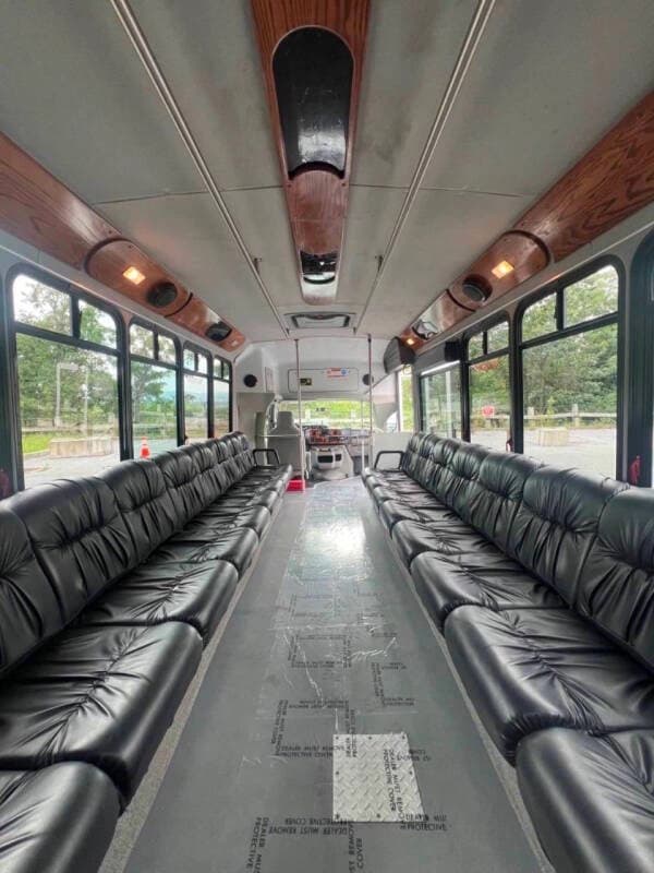 2015 Ford E450 Shuttle Bus - Image 14 2015 Ford E450 Shuttle Bus - Image 14