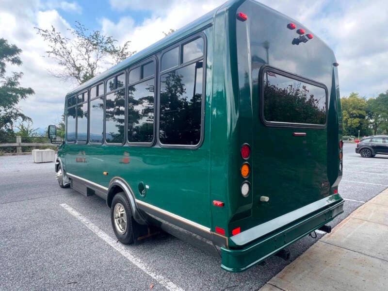 2015 Ford E450 Shuttle Bus - Image 3 2015 Ford E450 Shuttle Bus - Image 3