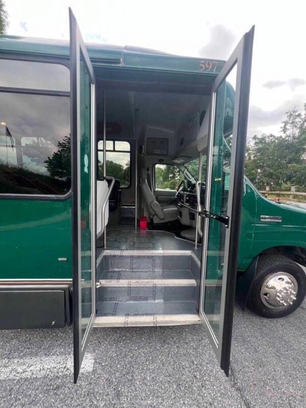 2015 Ford E450 Shuttle Bus - Image 9 2015 Ford E450 Shuttle Bus - Image 9