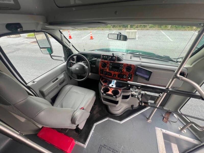2015 Ford E450 Shuttle Bus - Image 10 2015 Ford E450 Shuttle Bus - Image 10