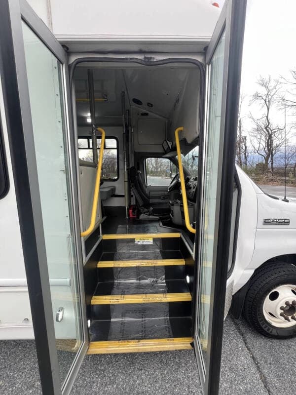 2018 Ford E450 ADA Shuttle Bus - Image 12 2018 Ford E450 ADA Shuttle Bus - Image 12