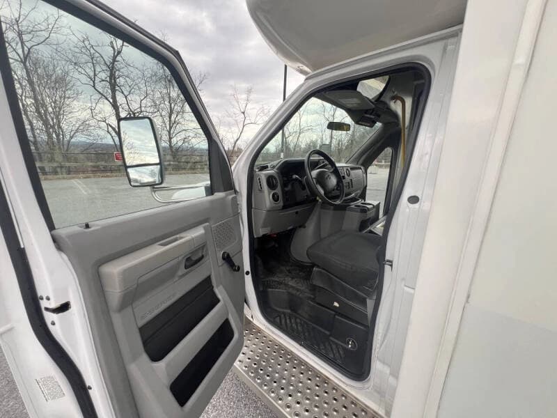 2018 Ford E450 ADA Shuttle Bus - Image 9 2018 Ford E450 ADA Shuttle Bus - Image 9