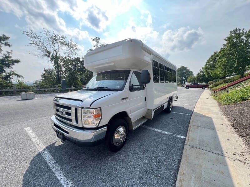 2016 Ford E450 bus 2016 Ford E450 bus