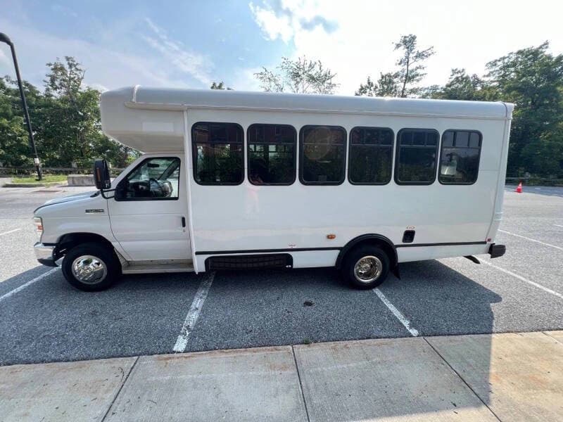 2016 Ford E450 Shuttle Bus - Image 2 2016 Ford E450 Shuttle Bus - Image 2