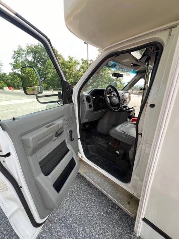 2016 Ford E450 Shuttle Bus - Image 12 2016 Ford E450 Shuttle Bus - Image 12