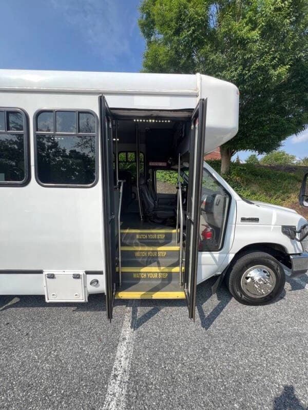 2016 Ford E450 Shuttle Bus - Image 15 2016 Ford E450 Shuttle Bus - Image 15