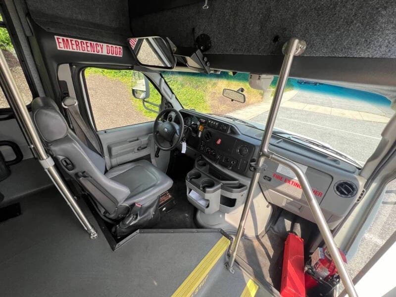 2016 Ford E450 Shuttle Bus - Image 16 2016 Ford E450 Shuttle Bus - Image 16