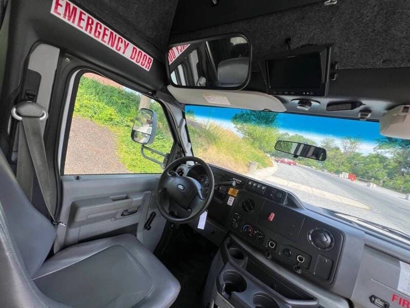 2016 Ford E450 Shuttle Bus - Image 17 2016 Ford E450 Shuttle Bus - Image 17