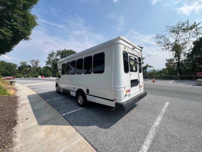 2016 Ford E450 Shuttle Bus - Image 3 2016 Ford E450 Shuttle Bus - Image 3