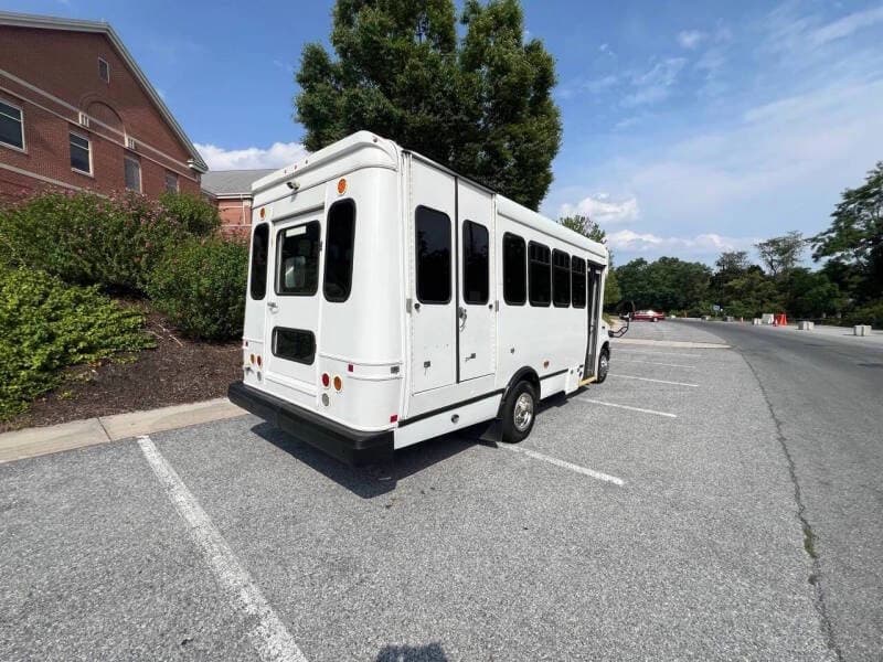 2016 Ford E450 Shuttle Bus - Image 6 2016 Ford E450 Shuttle Bus - Image 6