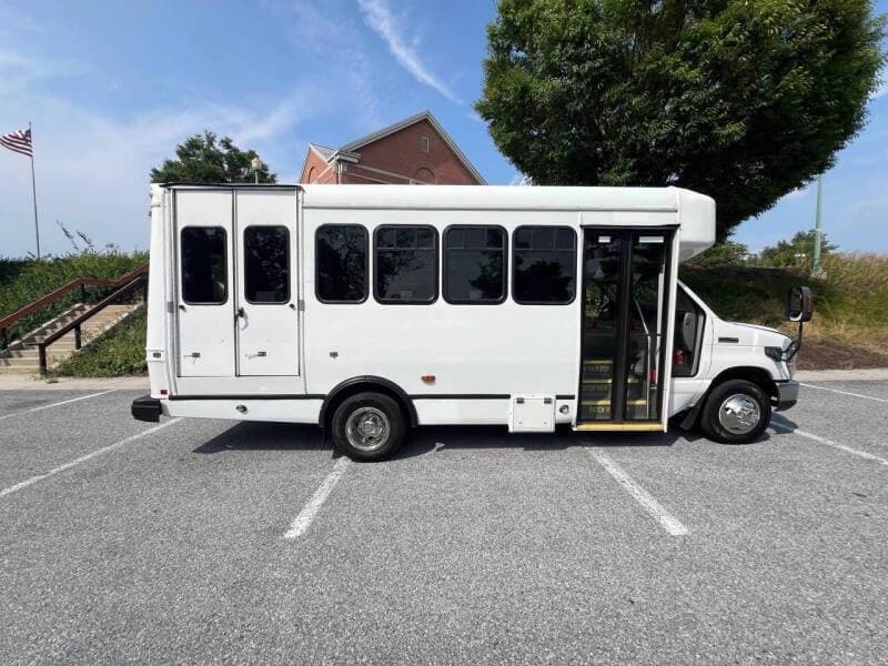 2016 Ford E450 Shuttle Bus - Image 7 2016 Ford E450 Shuttle Bus - Image 7