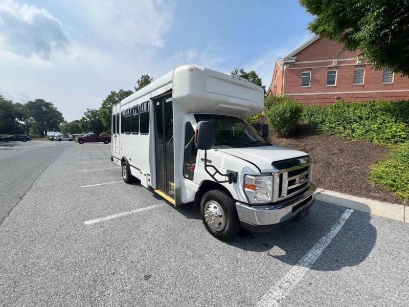 2016 Ford E450 Shuttle Bus - Image 8 2016 Ford E450 Shuttle Bus - Image 8