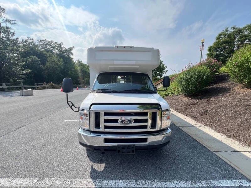 2016 Ford E450 Shuttle Bus - Image 9 2016 Ford E450 Shuttle Bus - Image 9