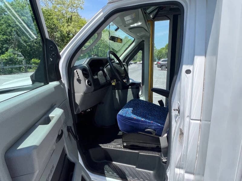 2016 Ford E450 Shuttle Bus - Image 15 2016 Ford E450 Shuttle Bus - Image 15