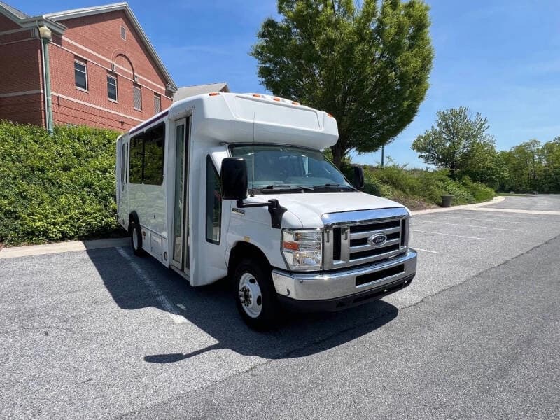 2016 Ford E450 Shuttle Bus - Image 3 2016 Ford E450 Shuttle Bus - Image 3