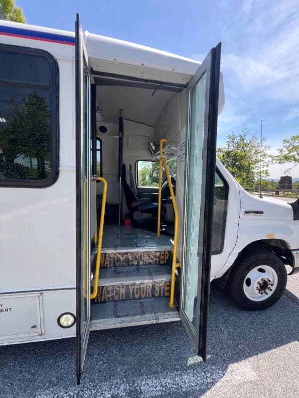 2016 Ford E450 Shuttle Bus - Image 6 2016 Ford E450 Shuttle Bus - Image 6
